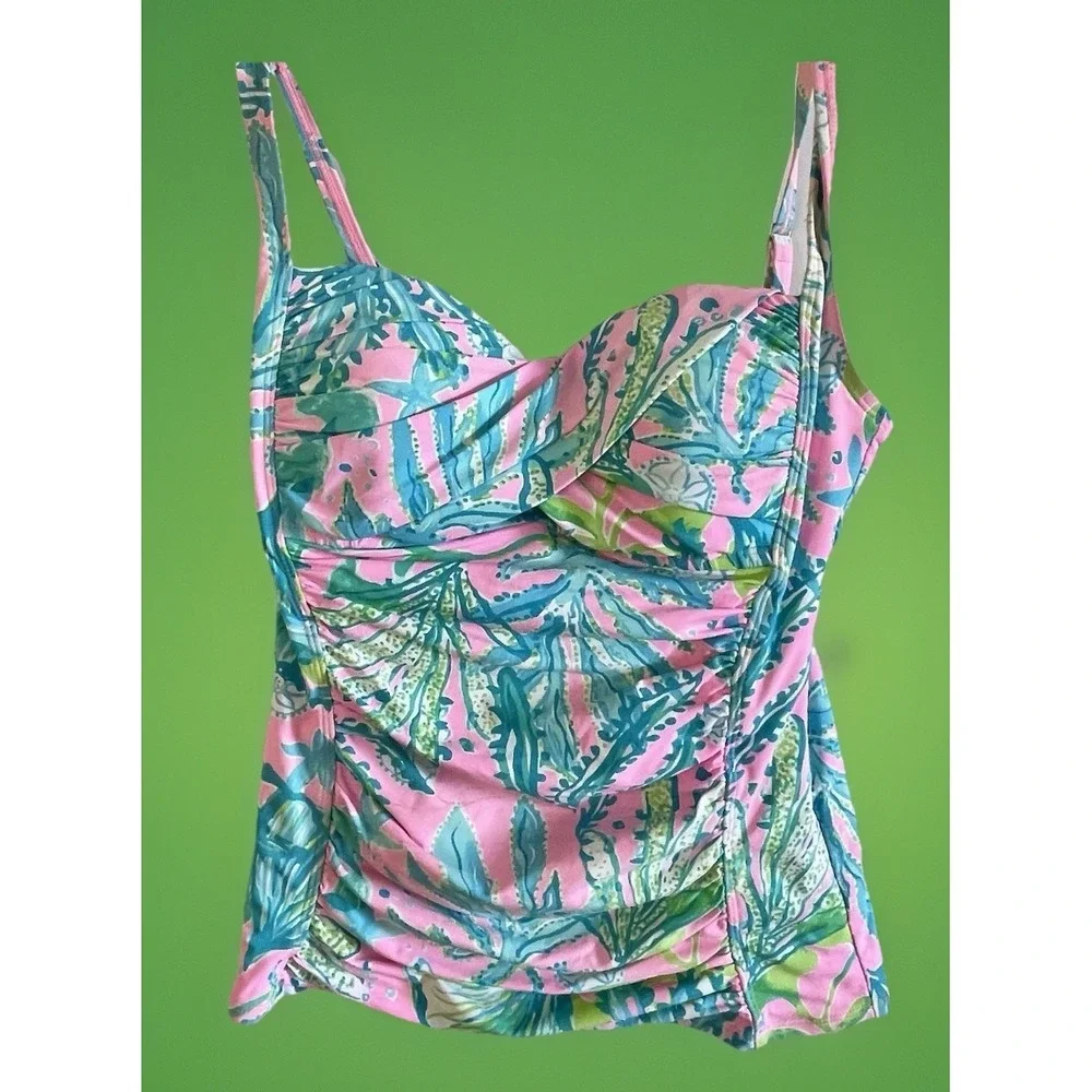 Lilly Pulitzer details hip